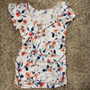 Jessica Simpson maternity shirt